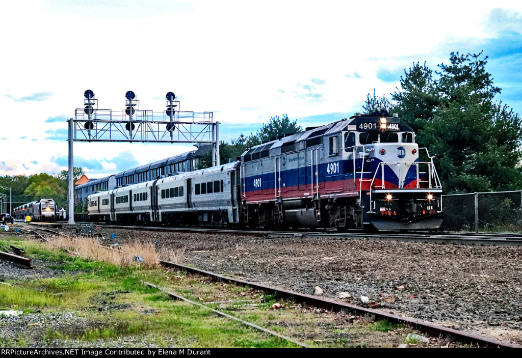 MNCR 4901 on train 61